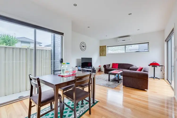 2/3 Rhodes Parade, Pascoe Vale VIC 3044