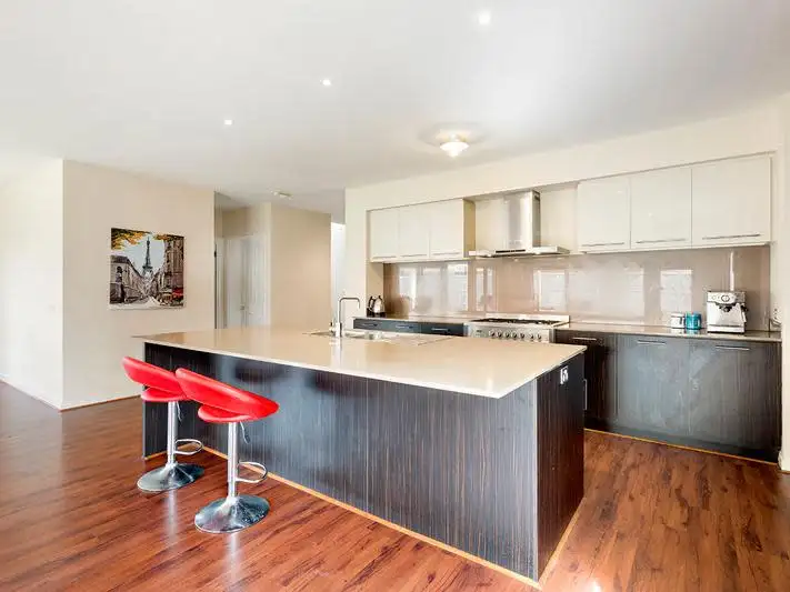 98 Laurimar Boulevard, Doreen VIC 3754