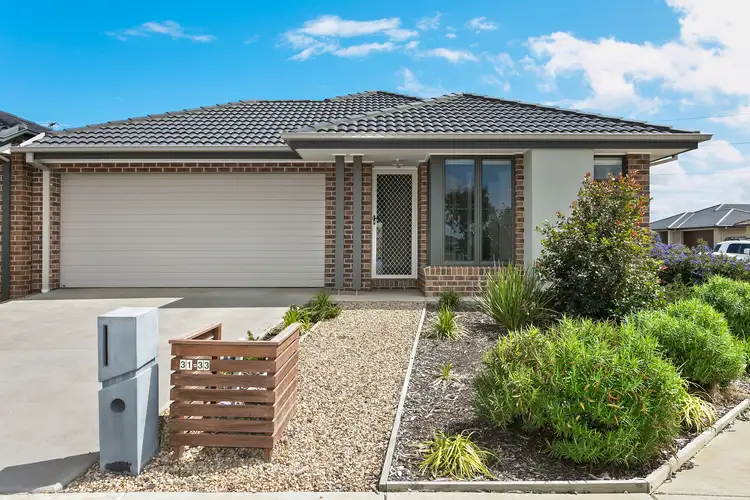31-33 Whitecliff Way, Armstrong Creek VIC 3217