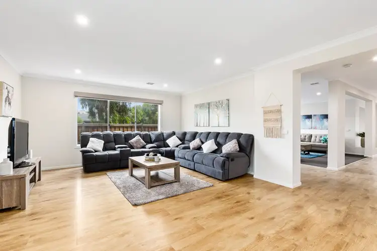 Second view of Homely house listing, 2 Gyrfalcon Way, Doreen VIC 3754