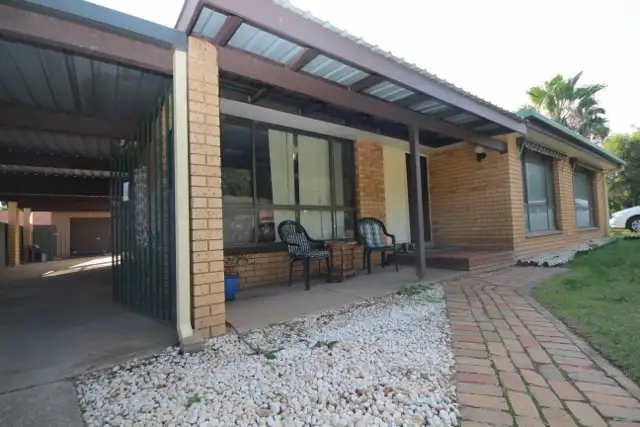 13 Wren Street, Mount Austin NSW 2650