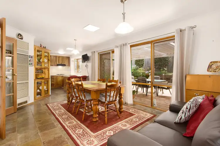 Fifth view of Homely house listing, 2 Kate Court, Pakenham VIC 3810