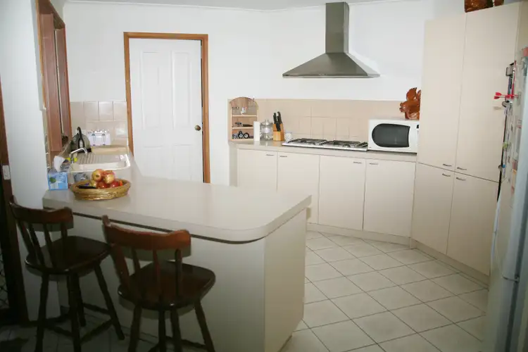 Fifth view of Homely house listing, 2 Pioneer Court, Berwick VIC 3806
