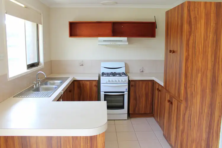 Fifth view of Homely house listing, 8 Lachlan Close, Cranbourne North VIC 3977
