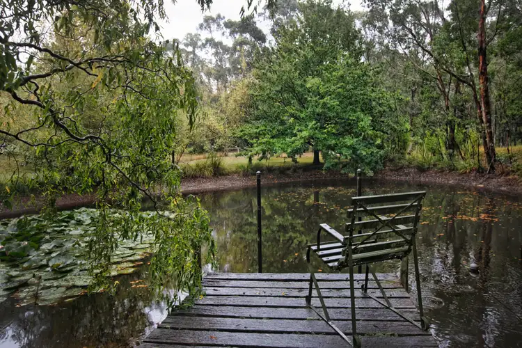 102 Slatey Creek Road, Woodend VIC 3442