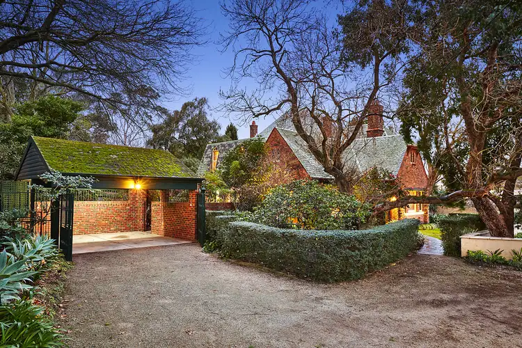 2 Athol Place, Canterbury VIC 3126