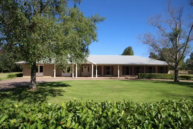 298 Mitchell Road, Lake Albert NSW 2650