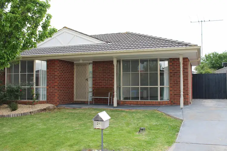 21 Chatham Close, Cranbourne East VIC 3977