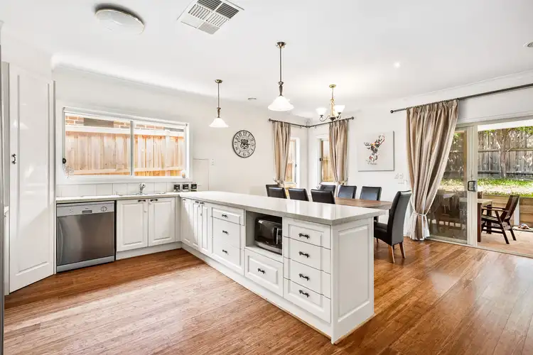 10 Bear Crescent, Doreen VIC 3754