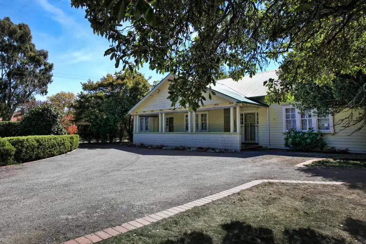 33 Forest Street, Woodend VIC 3442