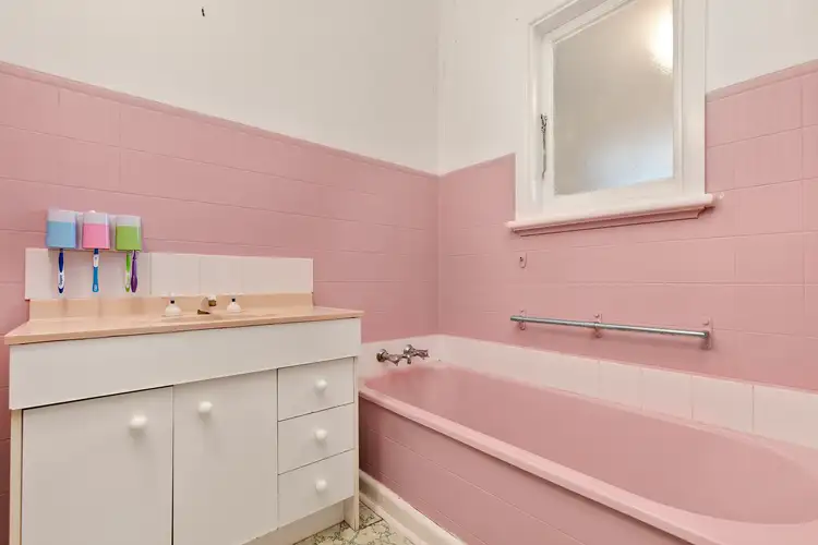 Sixth view of Homely house listing, 2 Acacia Avenue, Oakleigh South VIC 3167