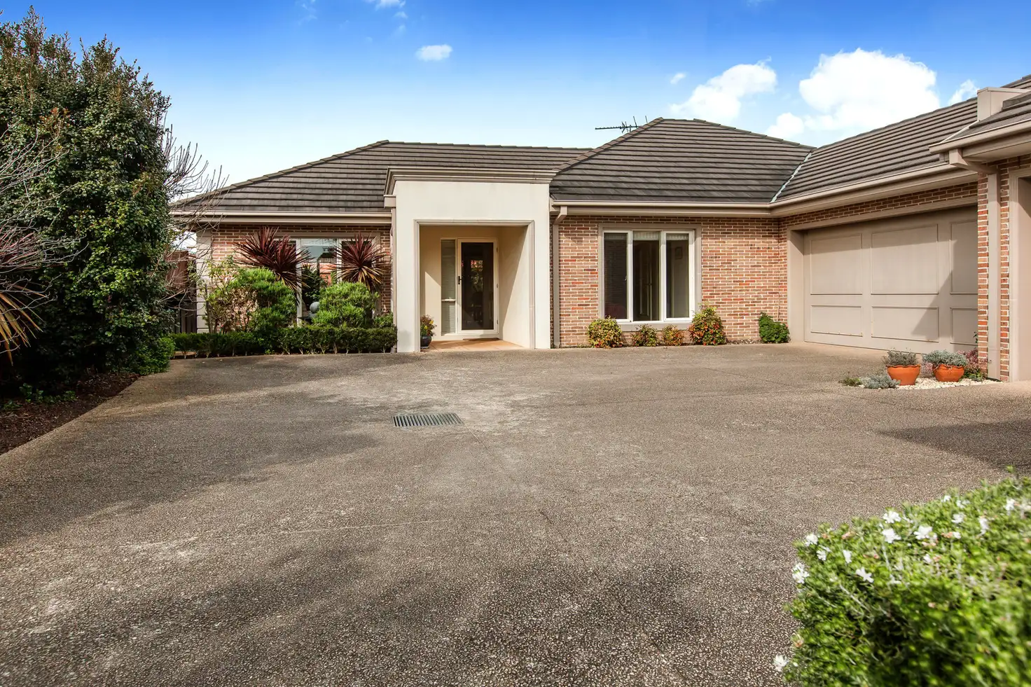Main view of Homely unit listing, 2/33 Ozone Street, Rye VIC 3941