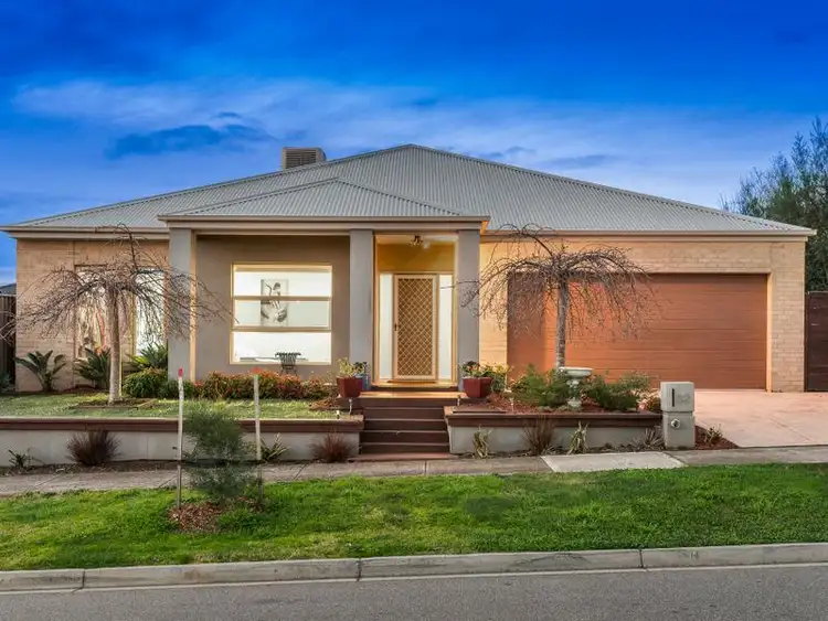 32 Dargo Crescent, Doreen VIC 3754