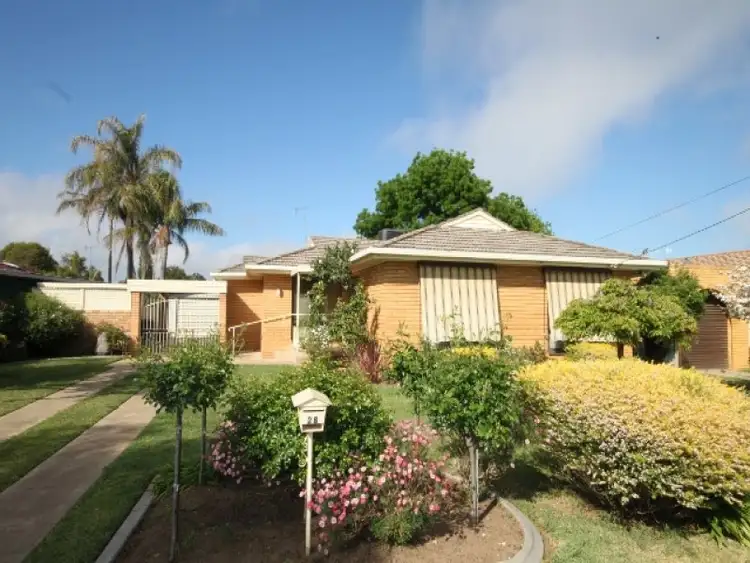 28 Geneva Cres, Lake Albert NSW 2650