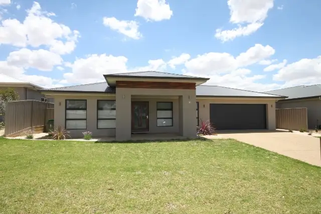 10 Durack Circuit, Boorooma NSW 2650