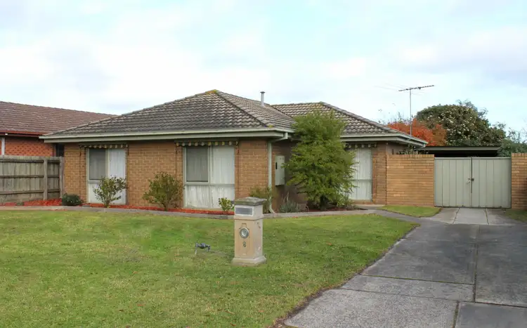 8 Lachlan Close, Cranbourne North VIC 3977