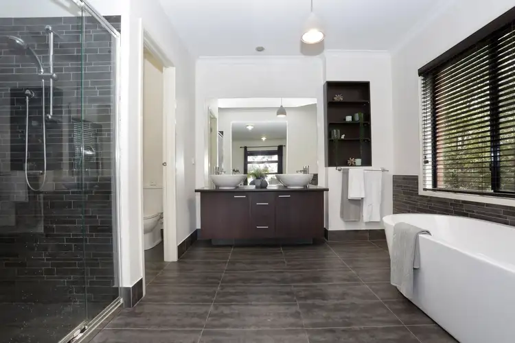 Sixth view of Homely house listing, 2 Ackland Court, Berwick VIC 3806