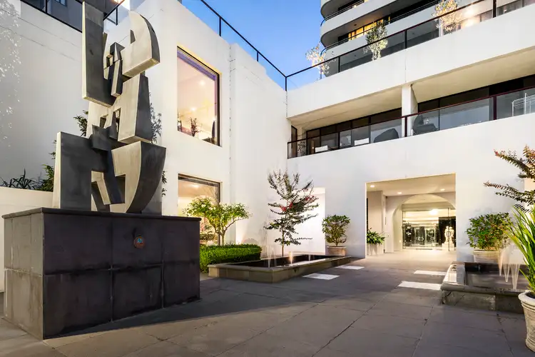 33/29 Queens Road, Melbourne VIC 3004