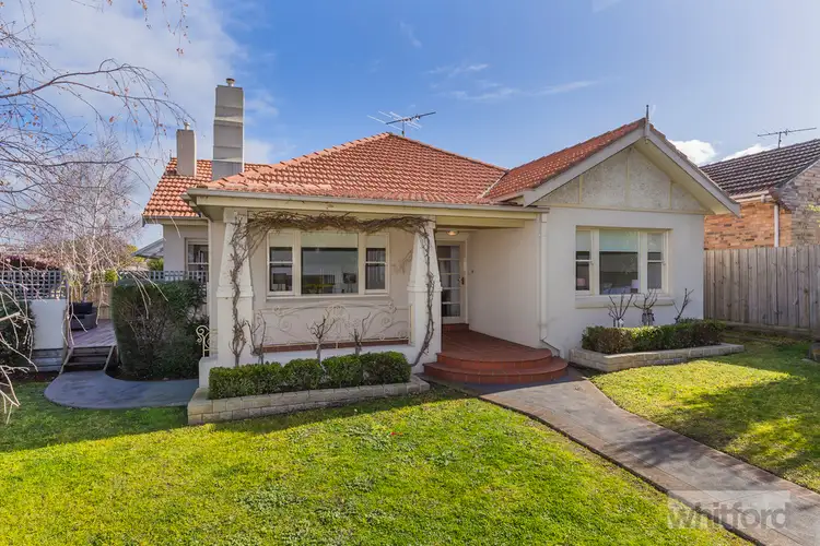 395 Shannon (cnr Vista Rd) Avenue, Newtown VIC 3220