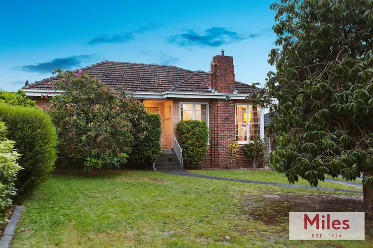 27 Hillside Road, Rosanna VIC 3084