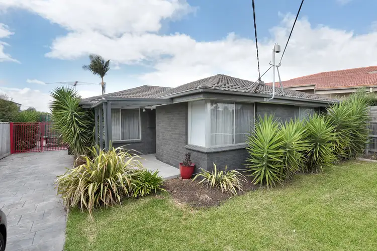 2 Logan Avenue, Altona VIC 3018