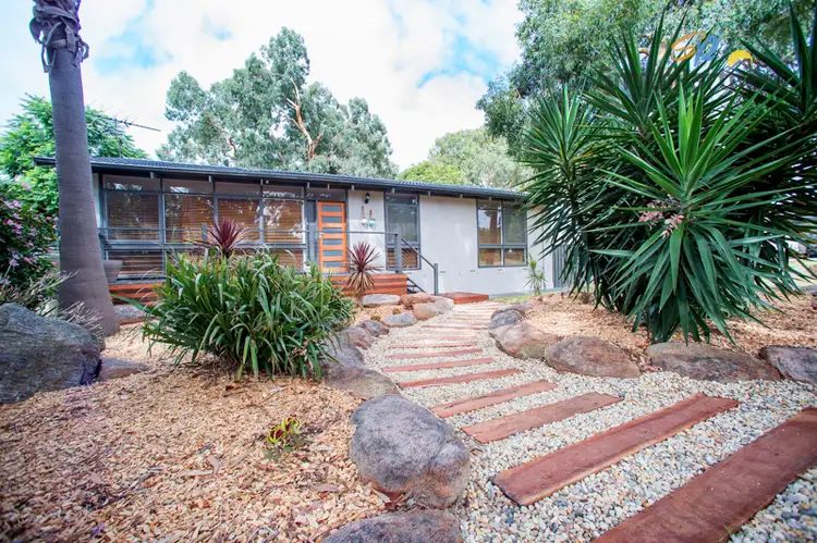1 Carnarvon Avenue, Redwood Park SA 5097