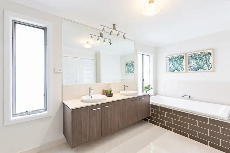 Fifth view of Homely house listing, 2 Gyrfalcon Way, Doreen VIC 3754