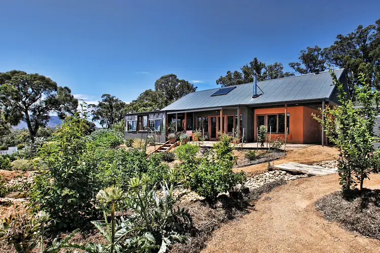 29 Henshalls Road, Woodend VIC 3442
