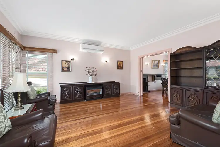 Second view of Homely house listing, 5 Coorie Crescent, Rosanna VIC 3084