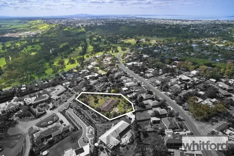 2 Willowfield Court, Highton VIC 3216