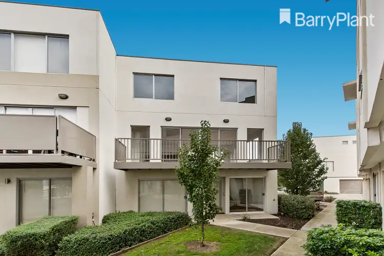 21/1 Clearwater Rise Parade, Truganina VIC 3029