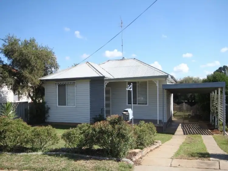 16 Gowrie Parade, Mount Austin NSW 2650