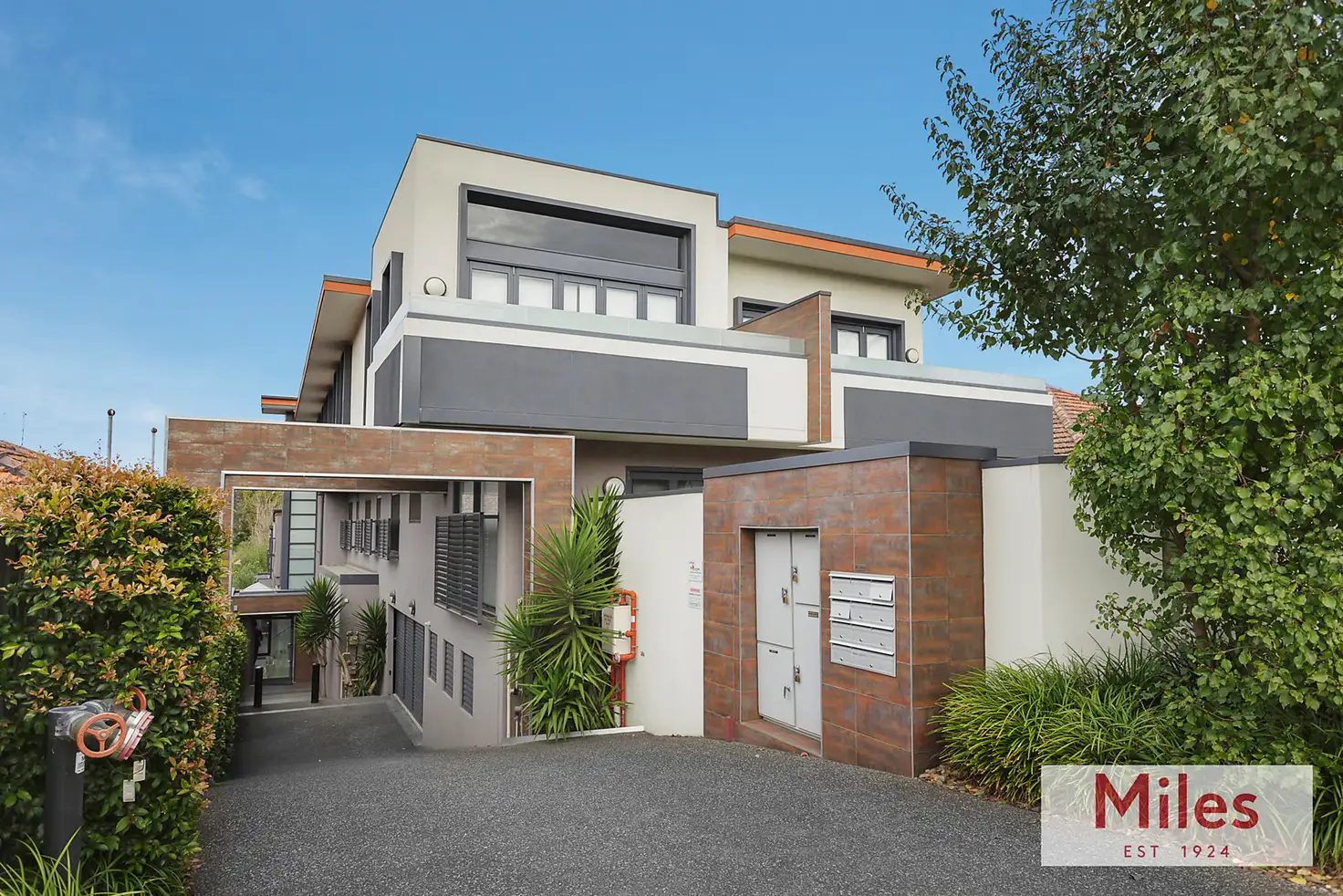 Main view of Homely apartment listing, 10/198 Lower Heidelberg Road, Ivanhoe East VIC 3079