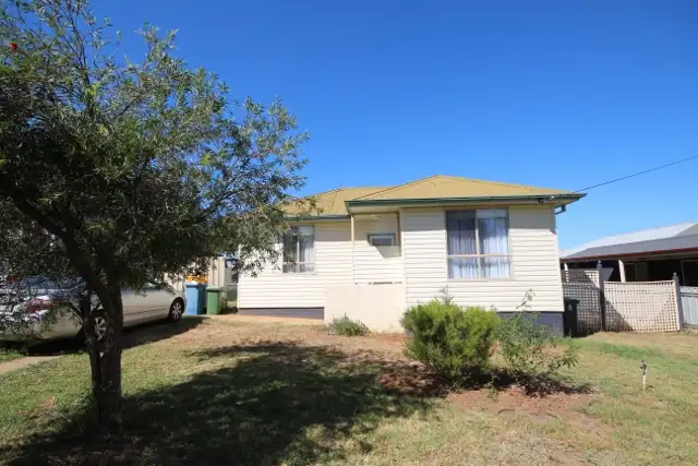 8 McDonough Avenue, Mount Austin NSW 2650