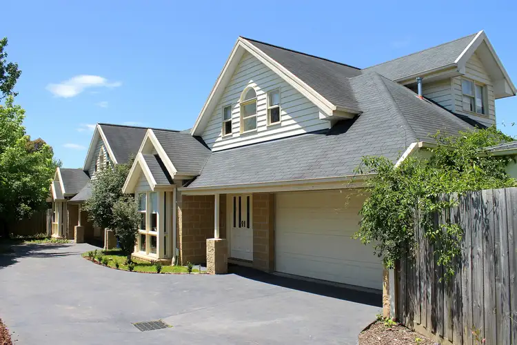 2/49 Elgin Street, Berwick VIC 3806