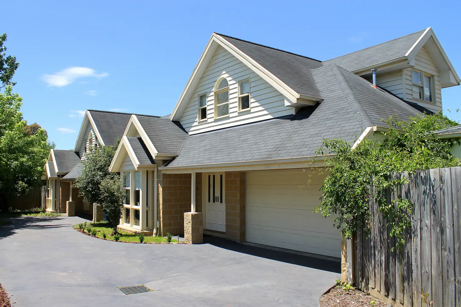 Main view of Homely unit listing, 2/49 Elgin Street, Berwick VIC 3806