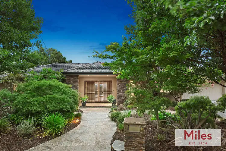 17 Streeton Crescent, Ivanhoe East VIC 3079