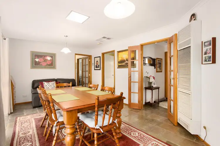 Sixth view of Homely house listing, 2 Kate Court, Pakenham VIC 3810