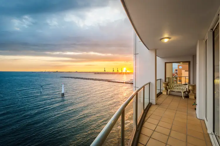 1004/115 Beach Street, Port Melbourne VIC 3207