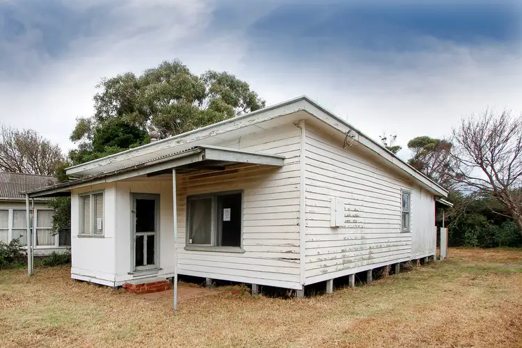 10 Davies Street, Seaspray VIC 3851