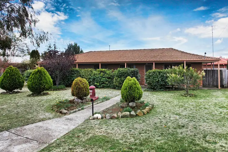 40 Stuart Drive, Woodend VIC 3442