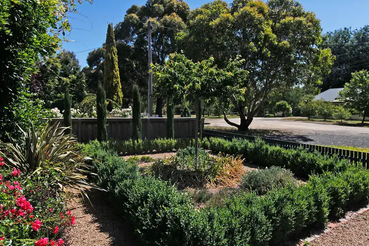 4a Sturt Street, Woodend VIC 3442