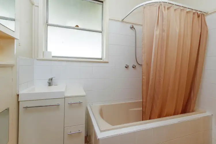 Fifth view of Homely house listing, 3 Alexandra Avenue, Sale VIC 3850