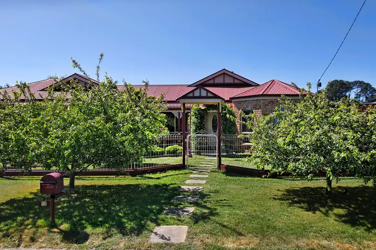 12 Manifold Road, Woodend VIC 3442