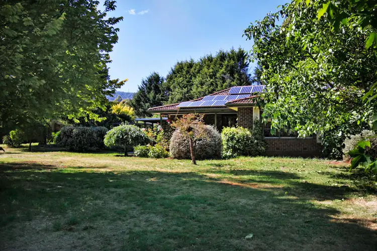 30 Andrew Avenue, Woodend VIC 3442