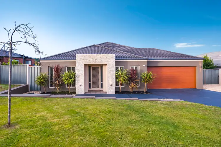 38 Shaw Drive, Romsey VIC 3434