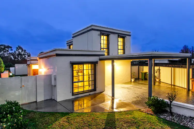 21 Woodburne Drive, Sale VIC 3850