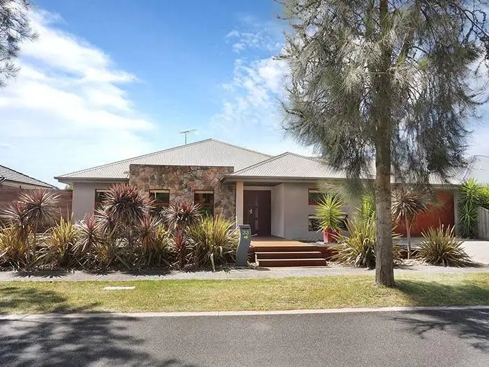 33 Tarawera Road, Doreen VIC 3754