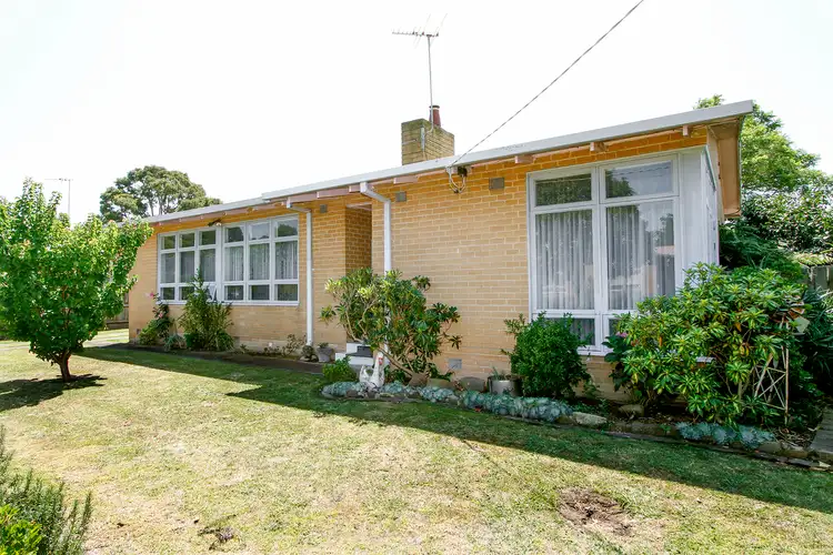 9 Bergen Crescent, Sale VIC 3850