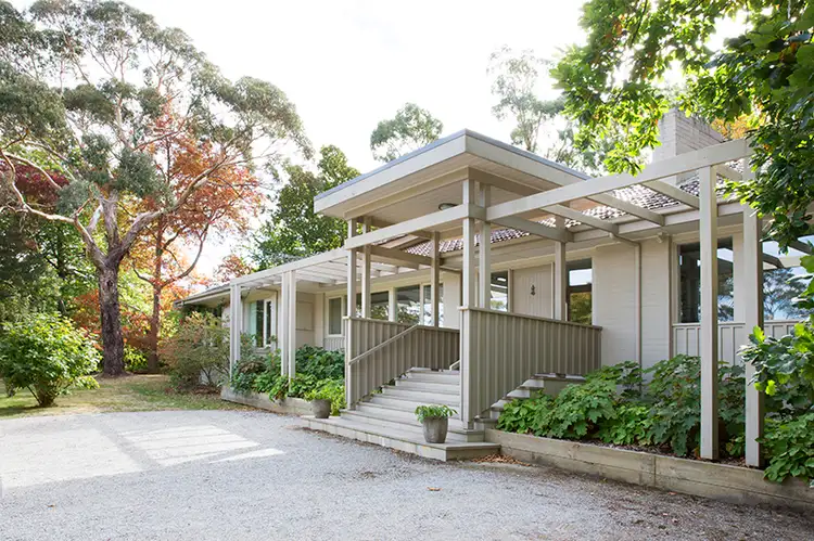 14 Salisbury Road, Mount Macedon VIC 3441